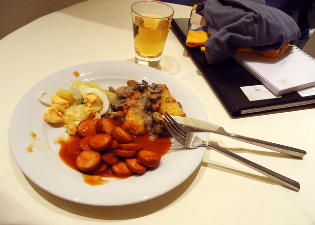 Mittag: Currywurst Mittag: Currywurst