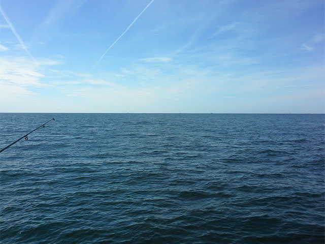 Blick auf die Ostsee mit Hochsee-Angel