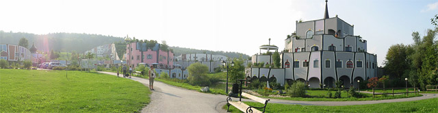 Hundertwasser Gebäude Ensebmble in Bad Blumau