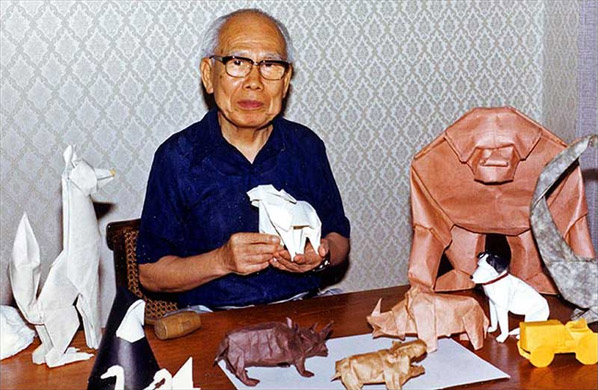 Akira Yoshizawa mit Origami-Tieren